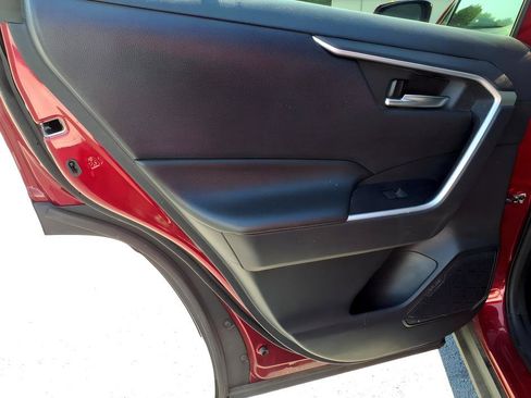 Used 2019 Toyota RAV4 XLE Premium FWD image 16