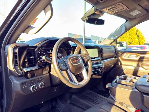 Used 2024 GMC Sierra 1500 SLE image 13