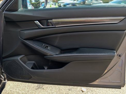 Used 2018 Honda Accord Sport image 31