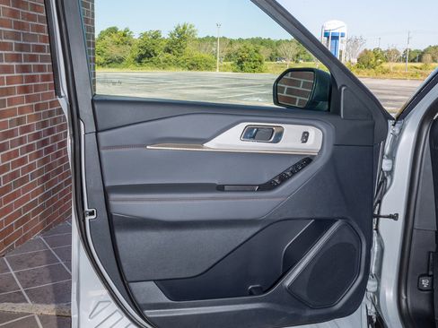 New 2025 Ford Explorer Active w/ Active Comfort Package image 9