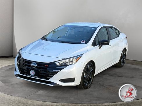 Used 2024 Nissan Versa SR FWD image 3
