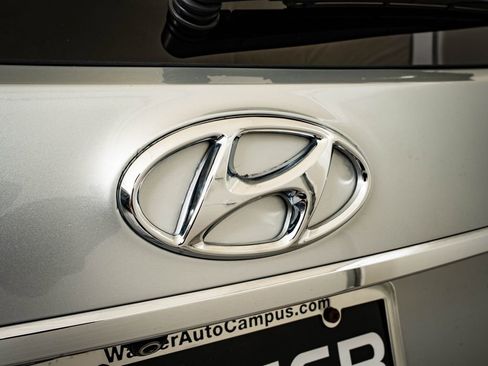 Used 2017 Hyundai Santa Fe Limited image 18