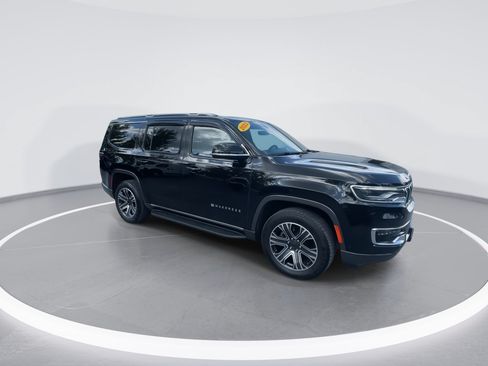 Used 2022 Jeep Wagoneer Series III AWD/4WD image 25
