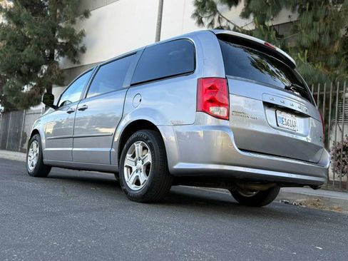 Used 2016 Dodge Grand Caravan R/T image 11