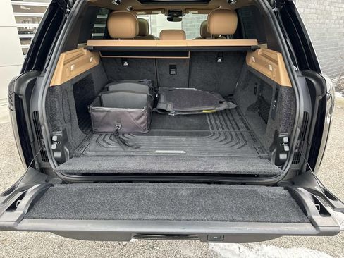 Used 2025 Land Rover Range Rover SE AWD/4WD image 6