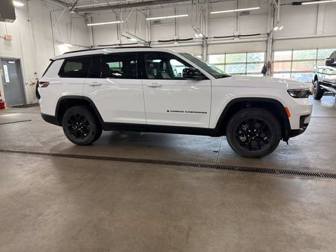 Used 2024 Jeep Grand Cherokee L Altitude AWD/4WD image 4