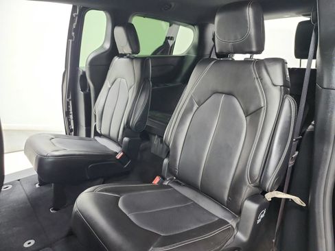 Used 2025 Chrysler Pacifica Select FWD image 39