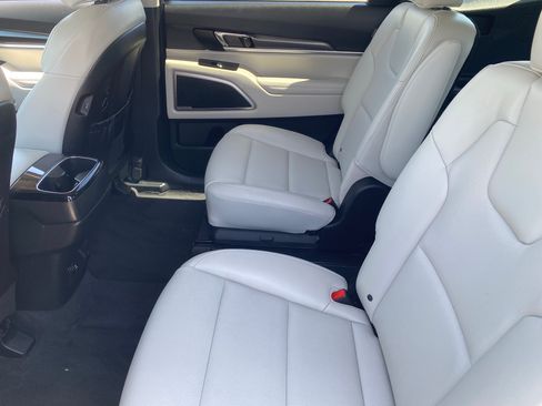 Certified 2024 Kia Telluride S FWD image 15