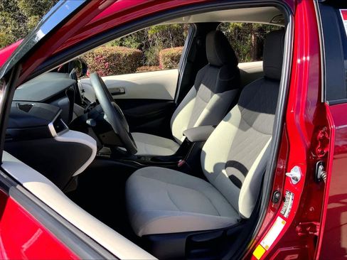 Used 2022 Toyota Corolla LE image 8