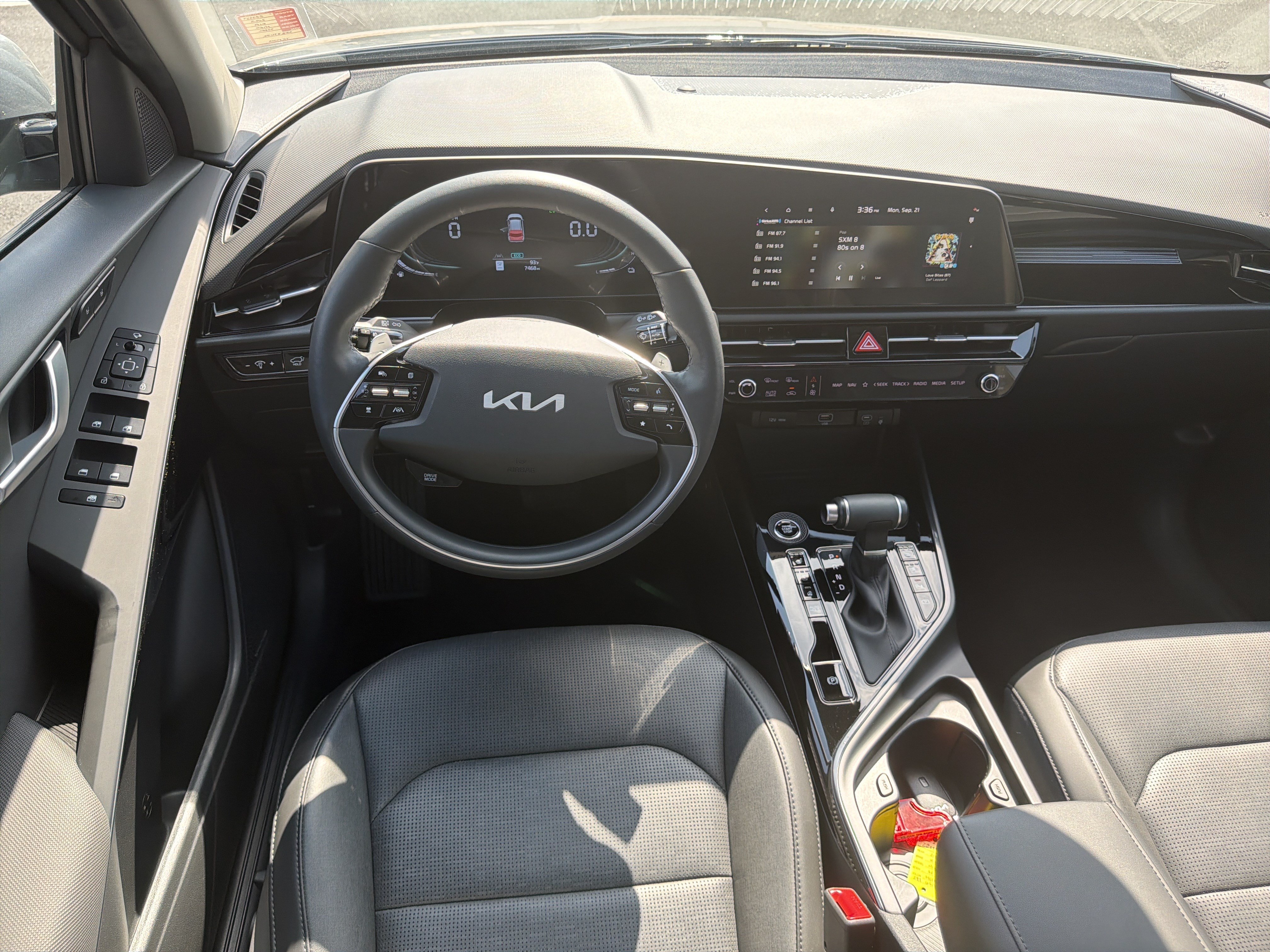 Certified 2025 Kia Niro FWD image 23
