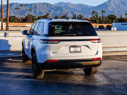New 2025 Jeep Grand Cherokee Altitude image 7