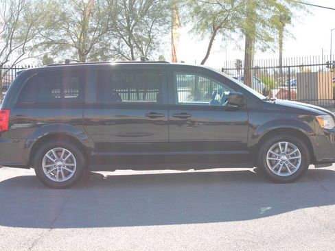 Used 2016 Dodge Grand Caravan SXT FWD image 9
