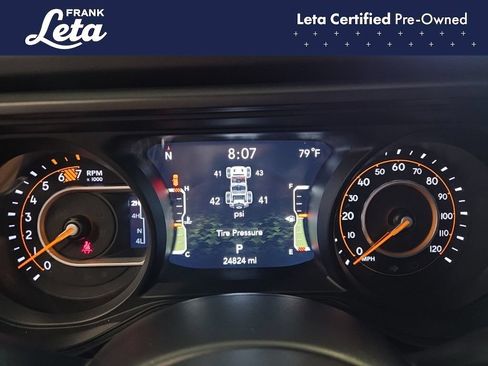 Used 2024 Jeep Wrangler Unlimited Sahara w/ Technology Group AWD/4WD image 15
