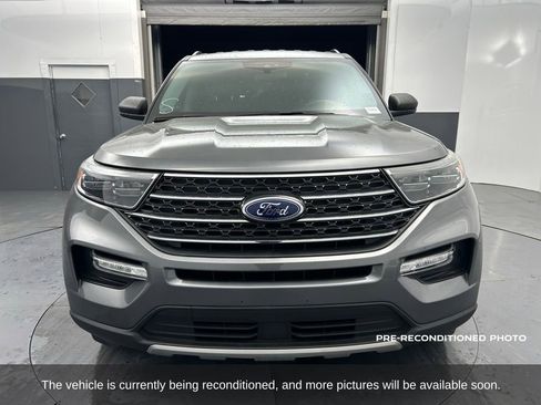 Used 2022 Ford Explorer XLT w/ Equipment Group 202A image 9