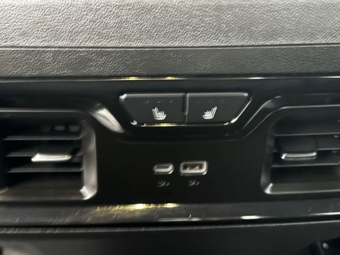 Used 2025 GMC Sierra 2500 AT4 image 33