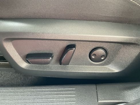 Used 2025 Nissan Rogue SV FWD image 9