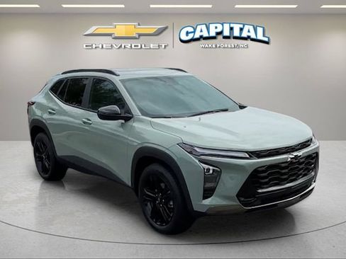Used 2026 Chevrolet Trax ACTIV w/ Sunroof Package FWD image 7