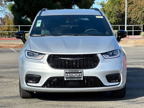 New 2026 Chrysler Pacifica Select w/ S Appearance Package image 8