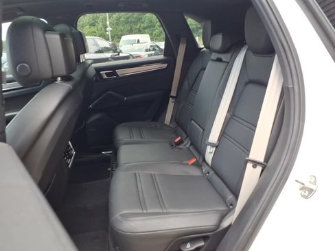 Used 2023 Porsche Cayenne S Platinum AWD/4WD image 33