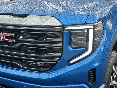 Used 2023 GMC Sierra 1500 AT4 w/ AT4 Premium Package AWD/4WD image 11