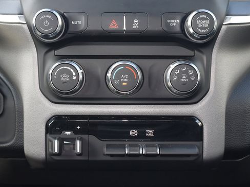 Used 2024 RAM 2500 Big Horn image 25