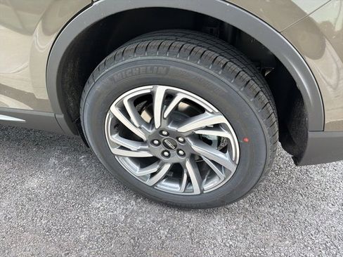 New 2026 Lincoln Corsair Premiere image 6