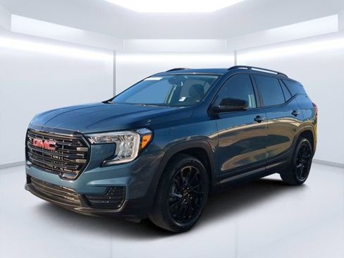 Used 2024 GMC Terrain SLE w/ Driver Convenience Package FWD image 7