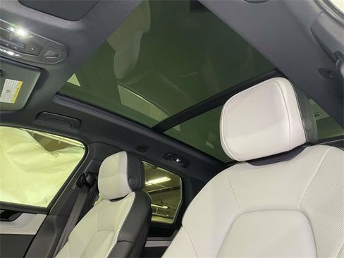 New 2026 Porsche Cayenne image 18