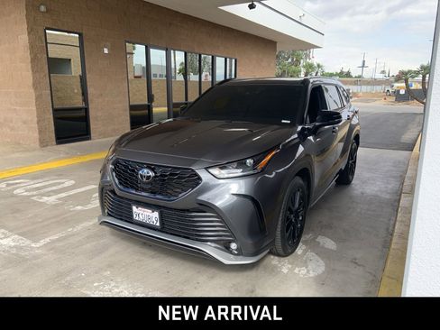 Used 2024 Toyota Highlander XSE image 1