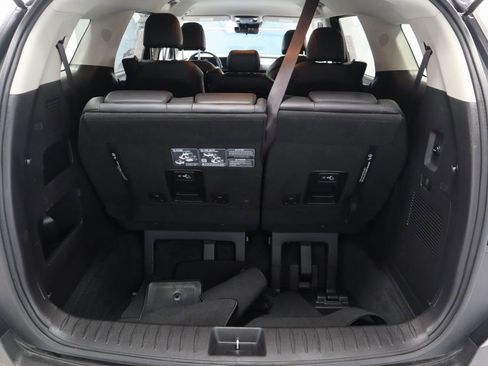 Used 2025 Kia Carnival FWD image 14