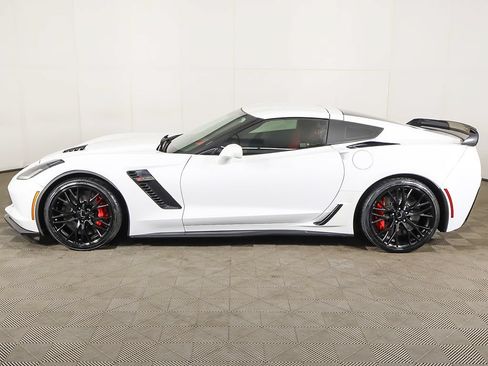 Used 2017 Chevrolet Corvette Z06 w/ Z07 Performance Package RWD image 17