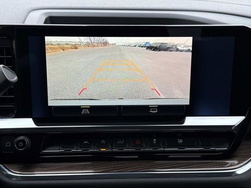 Used 2024 Chevrolet Silverado 1500 LT image 4