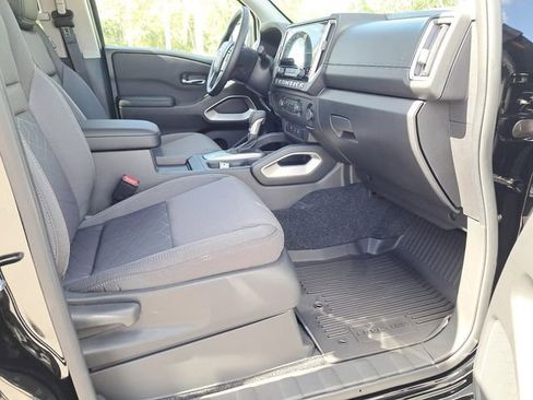 Certified 2025 Nissan Frontier SV image 14