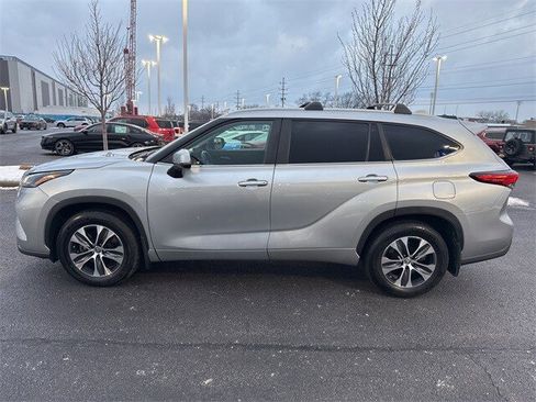 Used 2023 Toyota Highlander XLE image 13