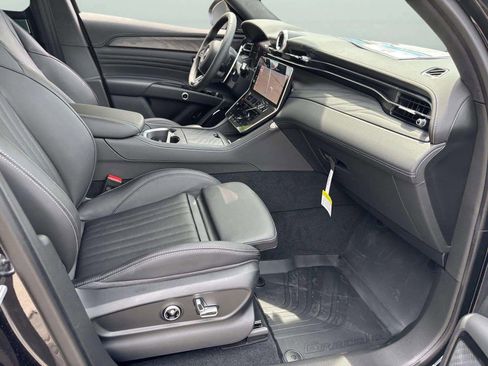 New 2025 Maserati Grecale Modena image 27