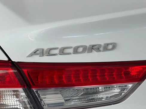 Used 2018 Honda Accord LX image 11