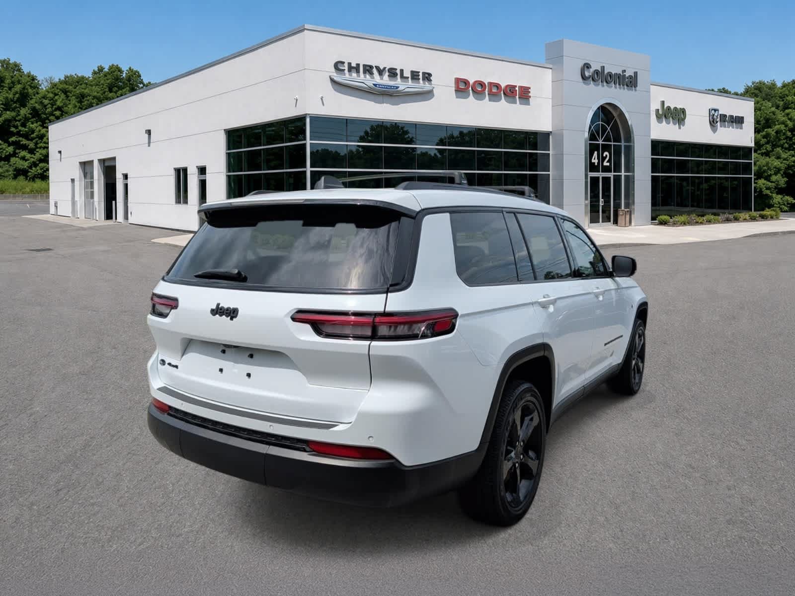Used 2023 Jeep Grand Cherokee L Laredo AWD/4WD image 6
