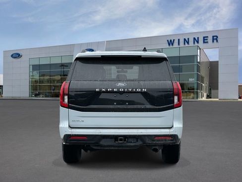 Used 2025 Ford Expedition Active image 4