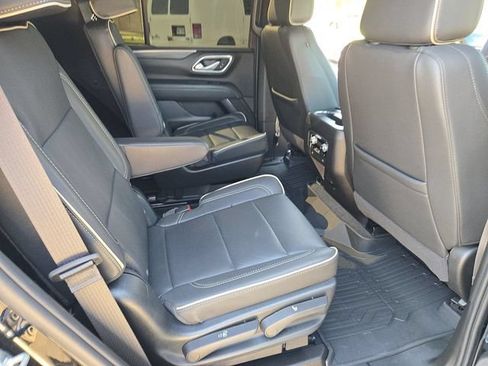 Used 2024 GMC Yukon SLT w/ SLT Premium Package AWD/4WD image 26