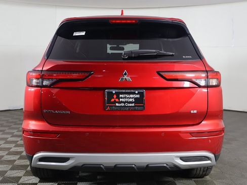 Used 2024 Mitsubishi Outlander SE Black Edition image 13