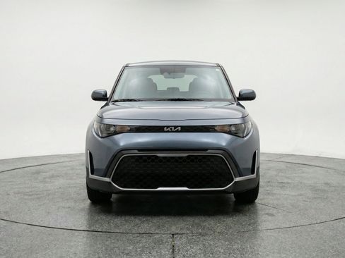Used 2025 Kia Soul LX w/ LX Technology Package FWD image 2