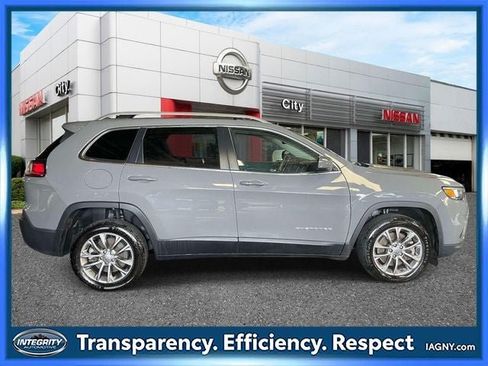 Used 2021 Jeep Cherokee Latitude Plus AWD/4WD image 5