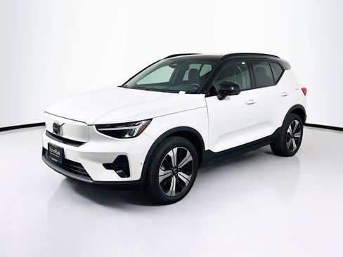Used 2023 Volvo XC40 Recharge Plus AWD/4WD image 3