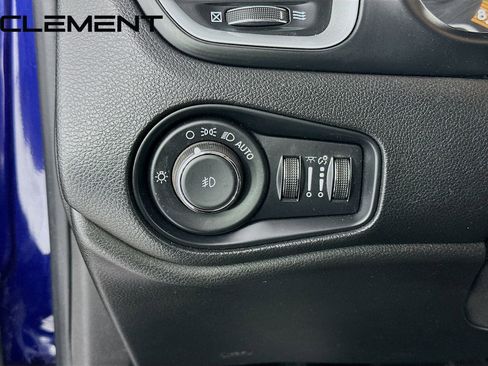 Used 2020 Jeep Renegade Latitude w/ Cold Weather Group AWD/4WD image 13