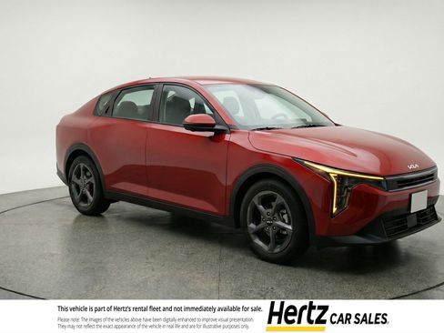 Used 2025 Kia K4 LXS image 1