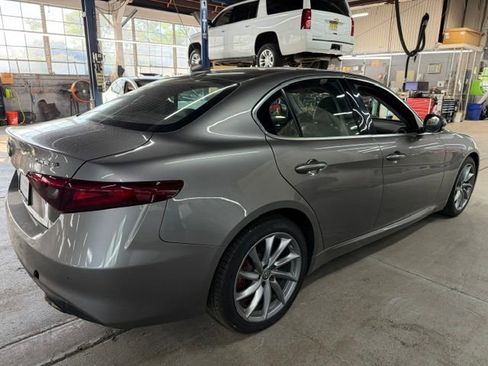 Used 2018 Alfa Romeo Giulia AWD image 4
