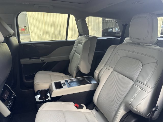 Used 2025 Lincoln Aviator Reserve w/ Illumination Package AWD/4WD image 16
