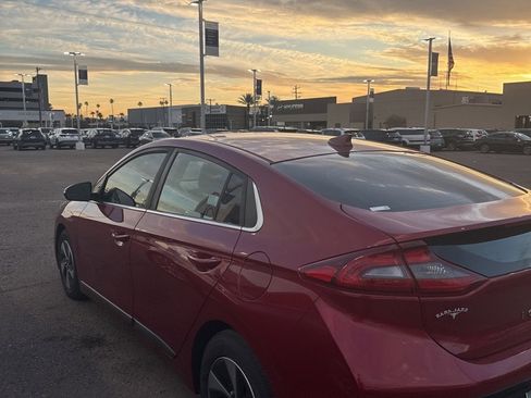 Used 2019 Hyundai Ioniq SEL image 6