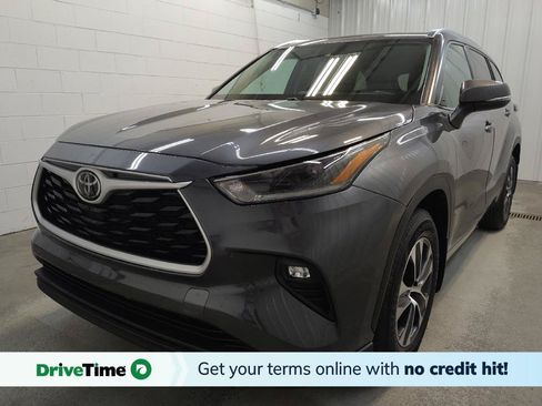 Used 2021 Toyota Highlander XLE AWD/4WD image 1