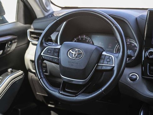 Certified 2022 Toyota Highlander Limited image 16